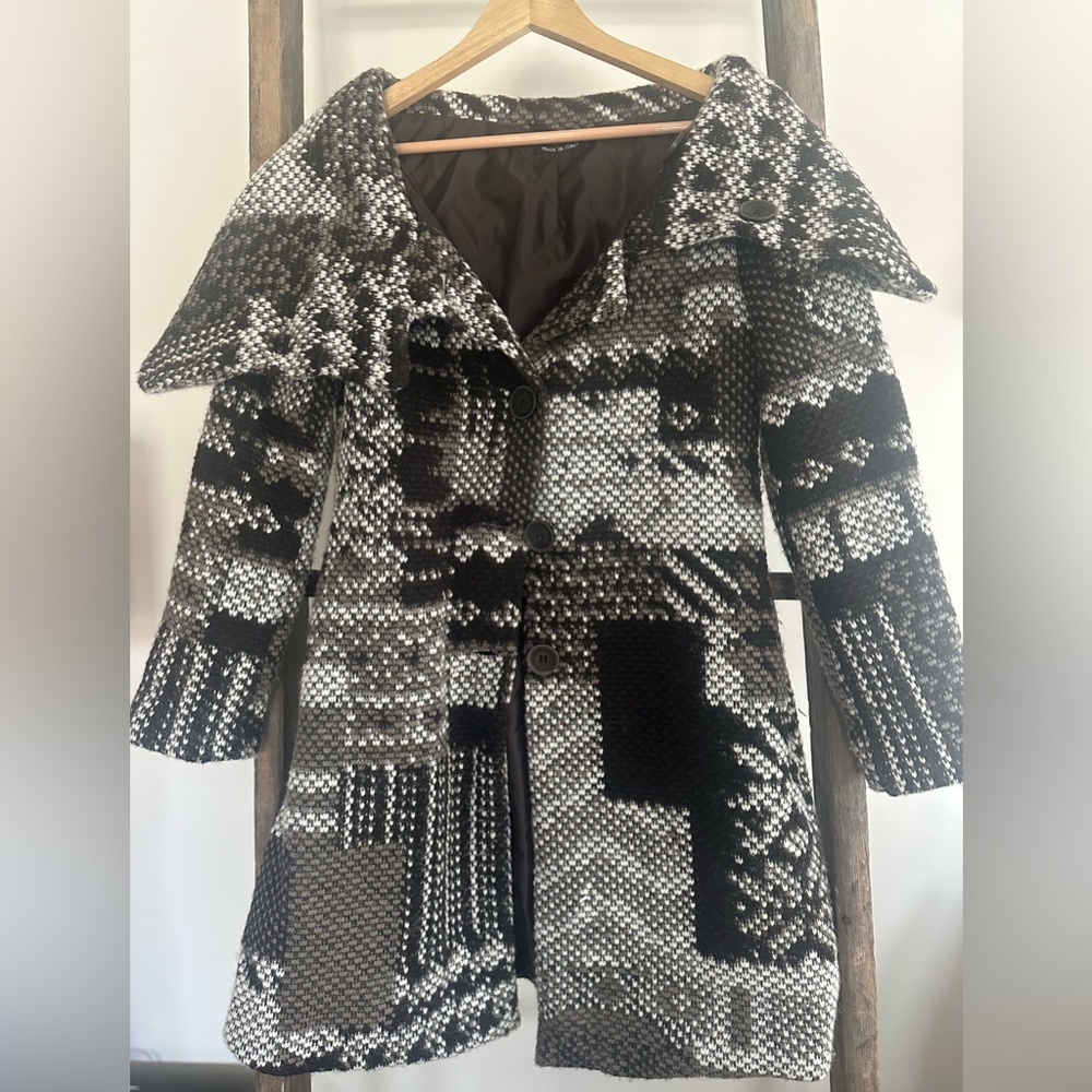 Women's Black and Gray Patterned Lightweight Coat